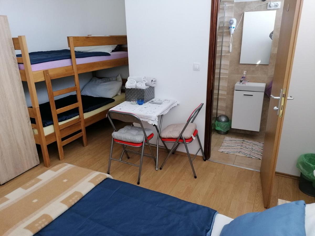 Hostel Poslon كرابينا المظهر الخارجي الصورة