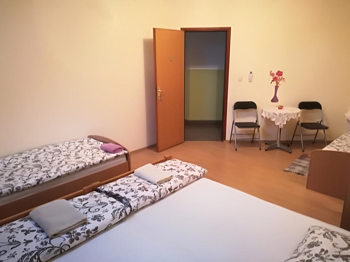 Hostel Poslon كرابينا المظهر الخارجي الصورة