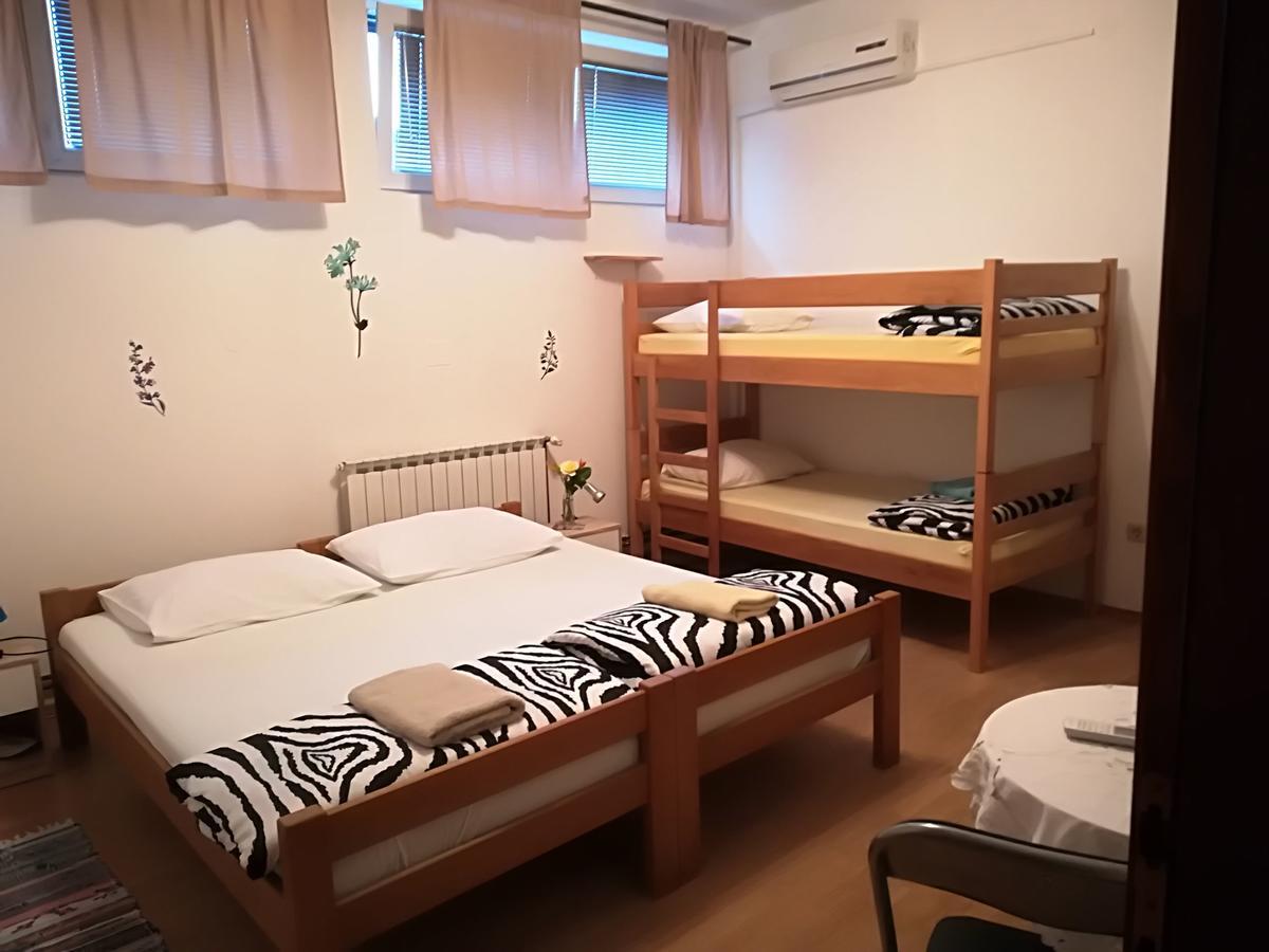 Hostel Poslon كرابينا المظهر الخارجي الصورة